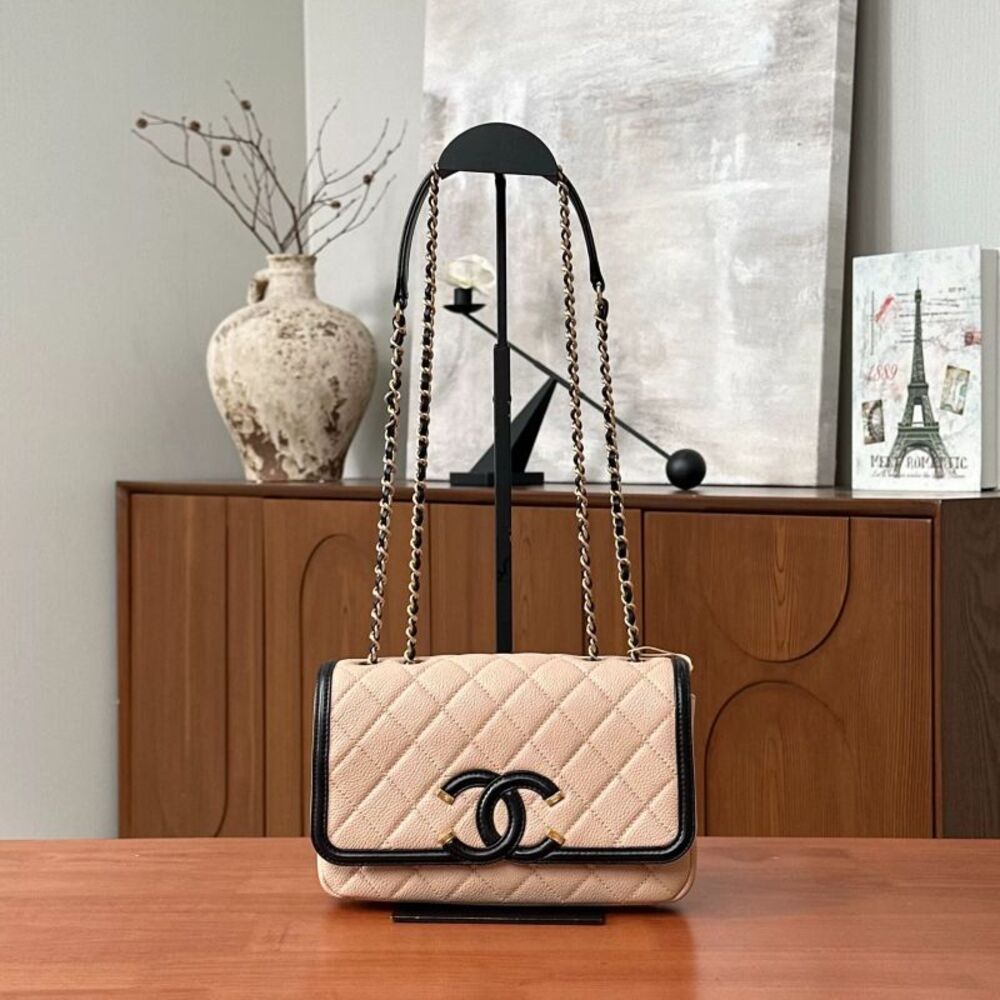 Chanel Women Pre-Loved Bag Very Good Condition - Picture 1 of 6